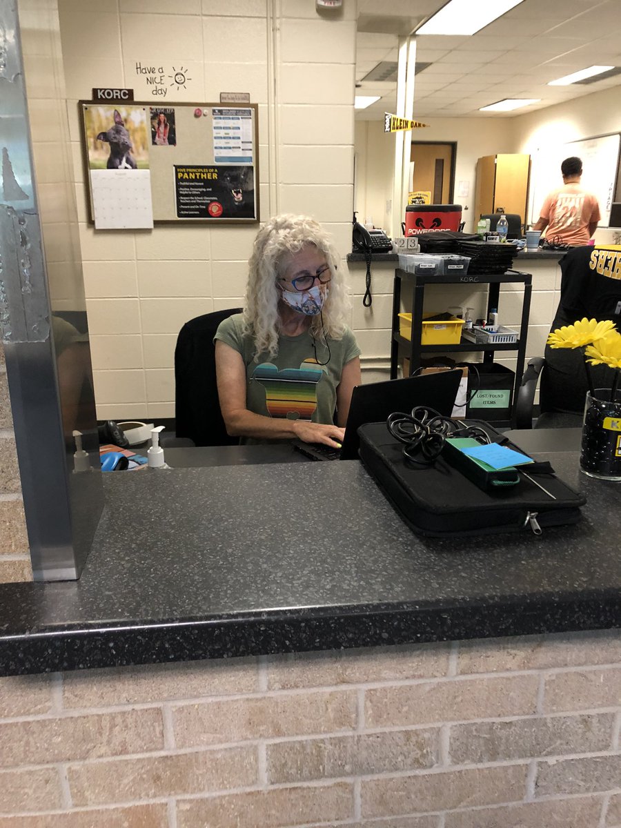 kohscounselors's tweet image. Our KORC technicians are #makingmondaymagical and working so hard to help our @KleinOak students! Thank you for all you do! #techmasters #theysaveus @KleinISD