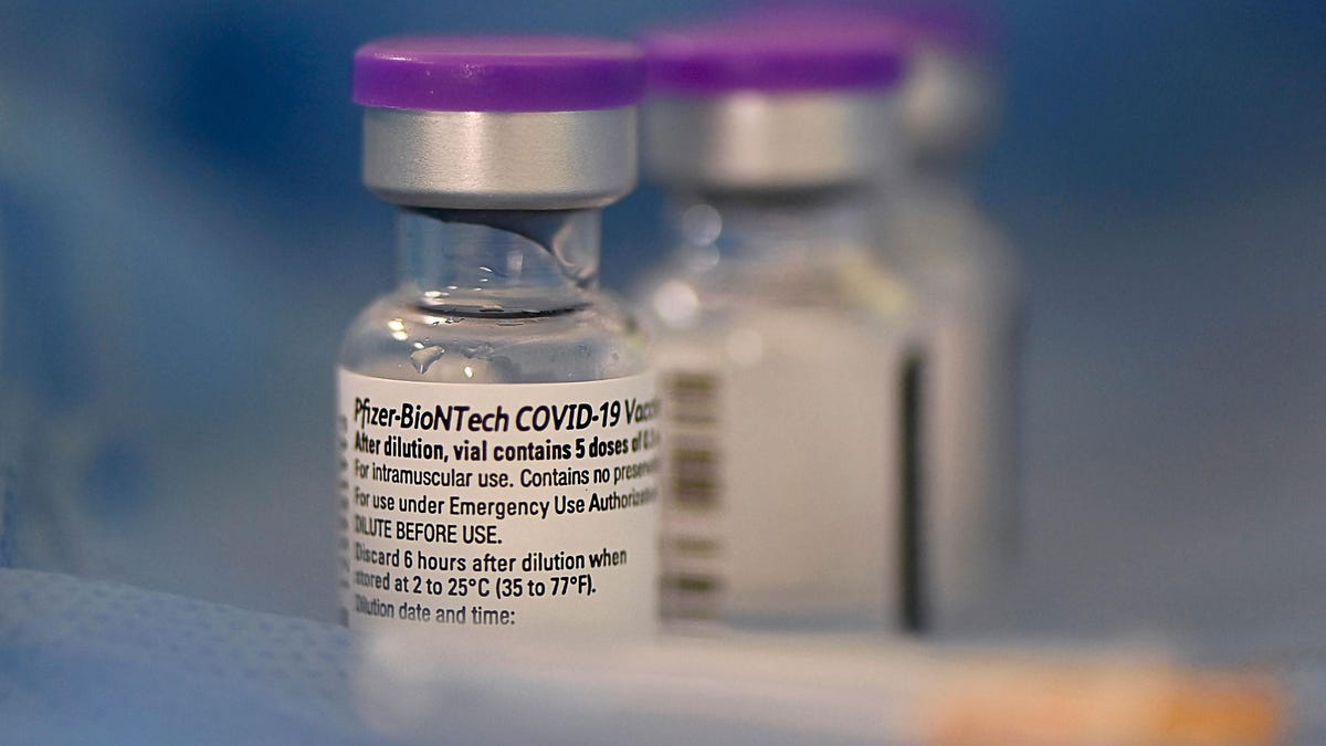Gizmodo's tweet photo. Pfzier Vaccine Is First to Get Full FDA Approval, Has a New Name: 'Comirnaty' https://t.co/aTtDtEbbDu https://t.co/KFwFMar7x4