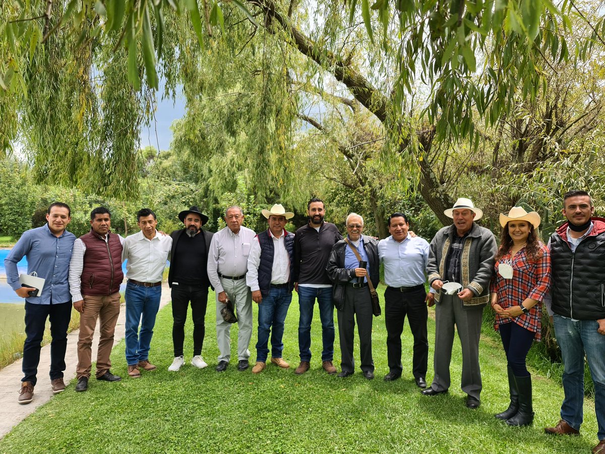ConEsequiel's tweet photo. El H. Ayuntamiento de San Felipe del Progreso y la tierra donde deseo vivir, Mesa de trabajo. Objetivo. Constituir cooperativas de desarrollo con   herramientas de formación técnica y financiera, para reducir amenazas de  pobreza y marginación @FIRA_Mexico @FAOMexico @el_BID https://t.co/uT4h89gBhe