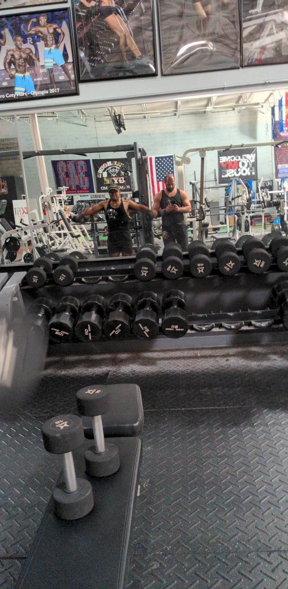 ScottMoore07's tweet image. Put in some rare weekend work. Go give my man @TathankaFit a follow. Go buy some merch and support native business. New fire merch is in the works! #SupportNativeBusiness #gym #gymlife #SupportSmallBusinesses #NativeTwitter