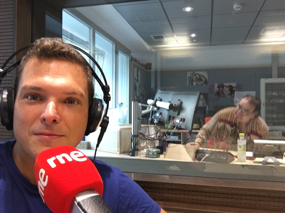 joseantvaldes's tweet photo. ¡Esta tarde me tenéis a las 18:35 en “El limbo” de @radio5_rne en @RNE hablando de ciencia pero con mucha guasa! 😄😄😄 #divulgación Y, de paso, explicamos por qué no pasa nada si te vacunas, pero no tienes anticuerpos. ¡Sigues estando inmunizado! https://t.co/BaXQh2GmYT