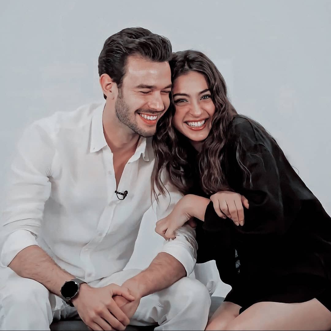 Sedaa_008's tweet photo. Arkadaşlaar ben bu çifte aşık oldum 🤤

#AytaçŞaşmaz #CemreBaysel https://t.co/mNsHzFErg6