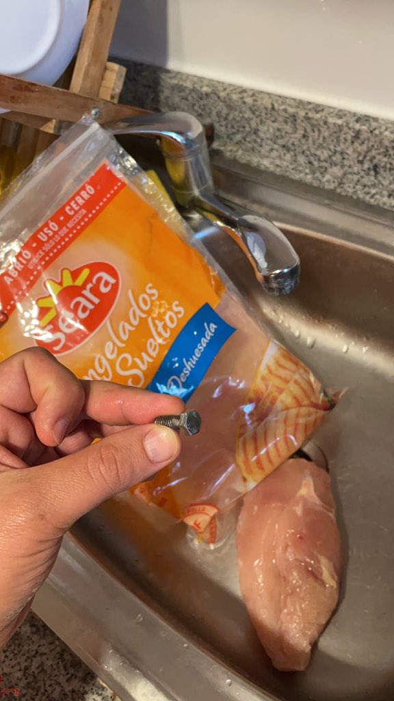 Matiiiz's tweet photo. @LIDERcl @SERNAC llevo 1 semana esperando que me contacten por este problema y aún no me dan una solución! Desde Seara puros paños frios https://t.co/5Sw6PC39vl
