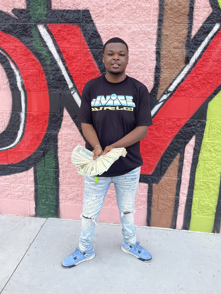 Cheesebagg's tweet photo. Can’t trust no👱🏾‍♀️ pass em down to the brosⓂ️ #AAMU #myasu https://t.co/oNZomFd9Yp