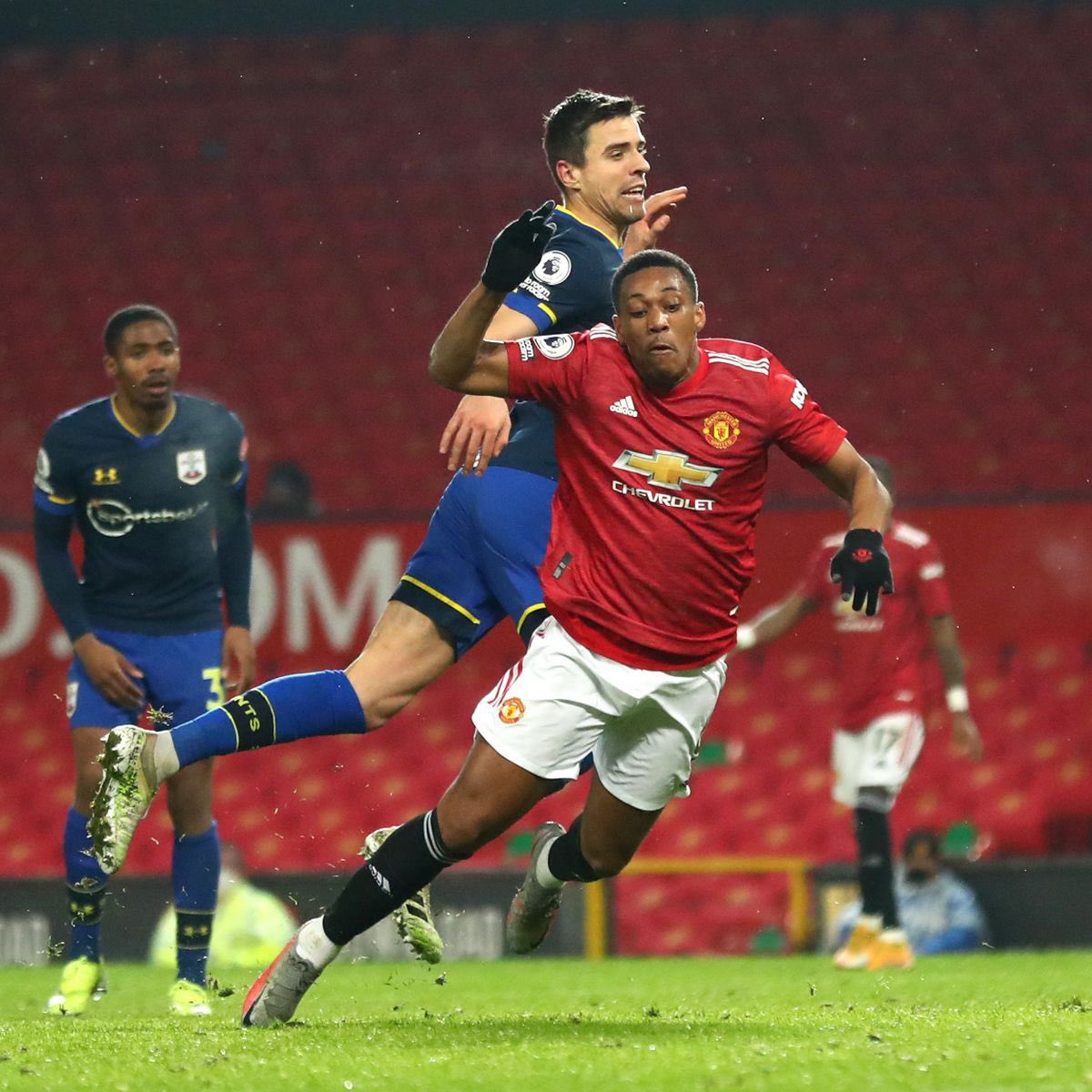 Liam_MH1's tweet photo. Man United are always the ones hard done by aren’t they. #mufc #saintsfc https://t.co/2GhPeZrza8