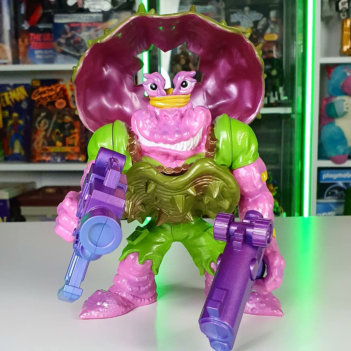 ToyScavenger's tweet photo. ☆☆ BREAKING TOY NEWS ☆☆
#STREETSHARKS are Back! To start 3 figures have been released which are based on the original CONCEPT in the 90s
I got to take a closer look at these in person &amp; you can see my reaction &amp; all the Packaging on my video
#Jawesome
https://t.co/d5DhYIgqJE https://t.co/SXXr8UU6K7