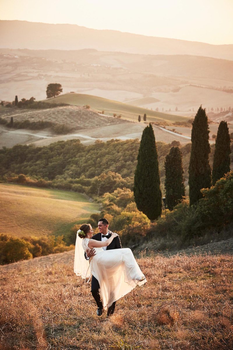 Blessingsitaly's tweet photo. #Glamorous #destination #wedding #elopements and #renewal #vows are perfect in Autumnal #Tuscany #Italy. Contact us to find out how you can slip away together in #style! https://t.co/0aA7Wuy9jV