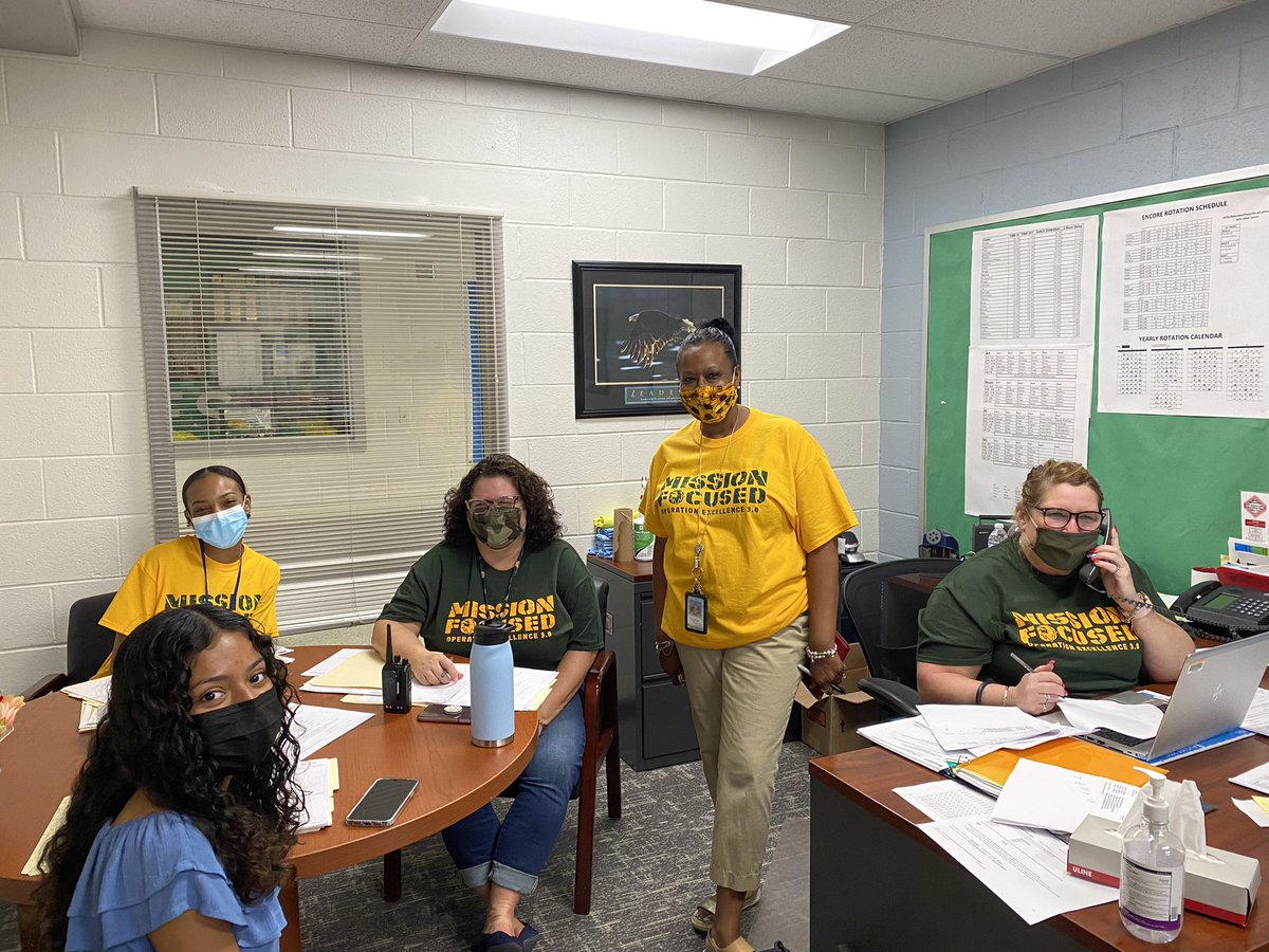 Definitely #missionfocused at <a href="/MNEStheBest/">Minnieville Elementary</a> on this first day of school! Building the future and collaborative problem solving in action. Thank you <a href="/mrsdellis/">Deborah Ellis</a> and staff for the great work! <a href="/PWCSNews/">PWCS</a>