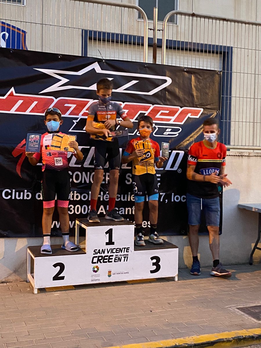 El sábado competimos en San Vicent del Raspeig. Nuestros chicos pasaron una divertida tarde, e incluso se logró un podio! 👏🏻👏🏻 Queremos mencionar a nuestro valiente Roger, quien en el calentamiento tuvo una aparatosa caída pero aún así quiso competir 💪🏻💪🏻👏🏻👏🏻