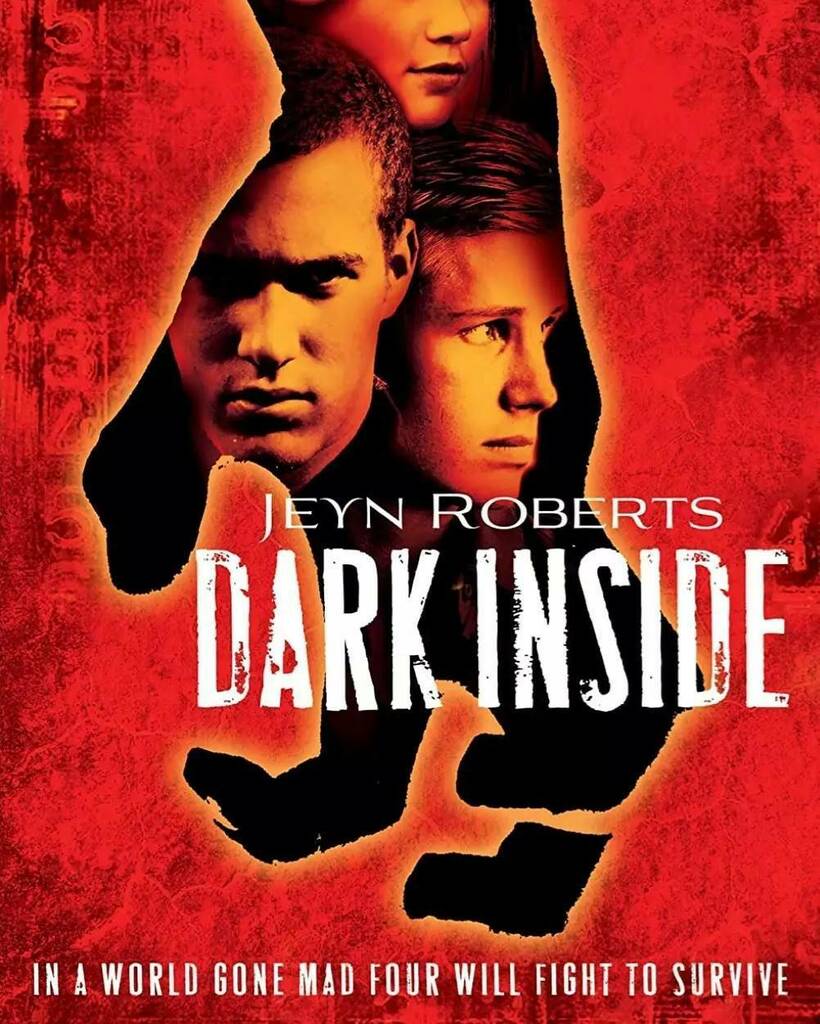 📚 Book Review 📚 Dark Inside, by Jeyn Roberts ⭐⭐⭐ (3/5) I liked the premise of teenagers trying to survive in a world gone mad, literally. From one moment to the next, earthquakes hit all over the world, and people become irrationally violent, k… instagr.am/p/CS69bSpoCoR/