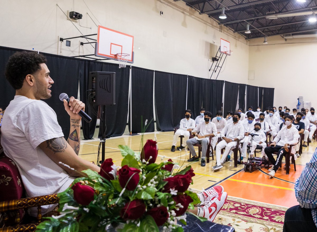 bapslosangeles's tweet photo. Yesterday, it was a pleasure to host @NBA player @AbdelNader2 of the Phoenix @Suns at the @BAPS @lahindutemple for a visit, tour, &amp; inspiring roundtable discussion with youth. Thank you for taking the time to visit, we hope you enjoyed it. #bapsla #abdelnader #phoenixsuns #nba https://t.co/EsTYQnthKg