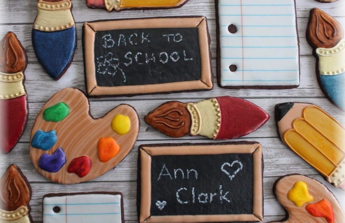 MoreToSugar's tweet photo. Celebrate heading back to school with a little cookie decorating as a family. Find a recipe and decorating tips on the blog. #MadeWithRealSugar
https://t.co/Hf5DaSDs8K https://t.co/m3t3tzteGT