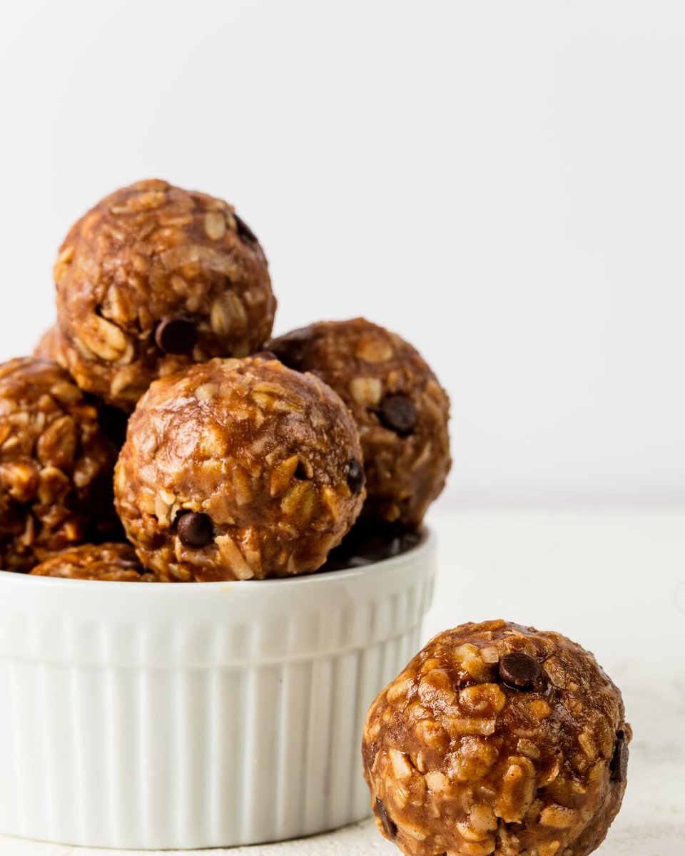 Add extra energy to your day in the form of these Almond Coconut Energy Bites. Each delightful bite is filled with almonds, oats, mini chocolate chips and shredded coconut. You won't be able to eat just one of these hearty treats.  

Recipe: chsugar.com/recipe/almond-…