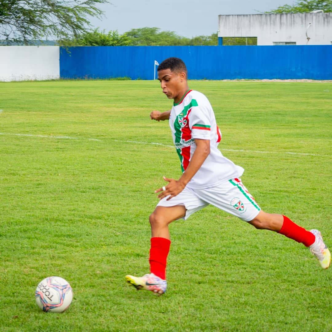 Rangelsilva02's tweet photo. Ninguém vira jogador sentado, lute ,corra ,trace metas e voe alto em direção aos seus sonhos. ❤🙏⚽️ https://t.co/OyrOMUcH4u
