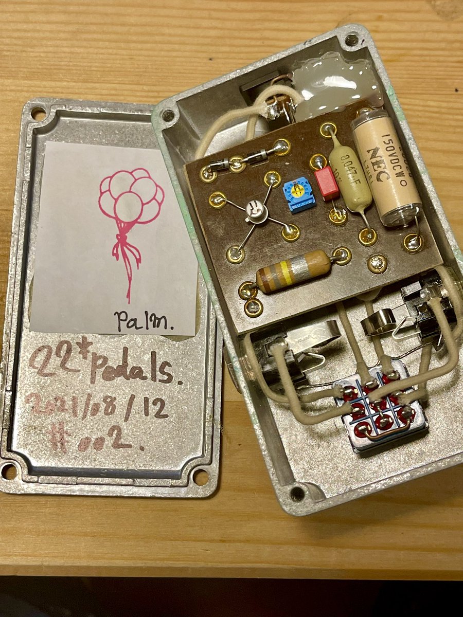 anemone_eng's tweet photo. プレゼント企画！！

最近アイドル系のツイートばかりしている罪償いです。

22*pedals 「 palm 」
音色付与系クリーンブースターです。

ちょっと風船の位置間違えちゃったので放置してた#002になります。

フォロー＆リツイート(このツイート)のみでOK。

応募期間は8月31日の23:59まで。

続く(1/2) https://t.co/jnV0HgZ3fH