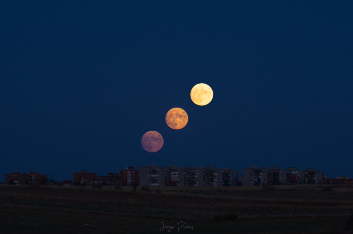_jpm_9's tweet photo. Saturday Moonrise behind my city. Not the prettiest background, but it is special for me.
-
-
-
-
-
-
#fullmoon #moonrise #cityscape #picoftheday #madrid #spain #sonyalpha #landscapephotography #buildings #NightPhotography https://t.co/teL48Ce2yO