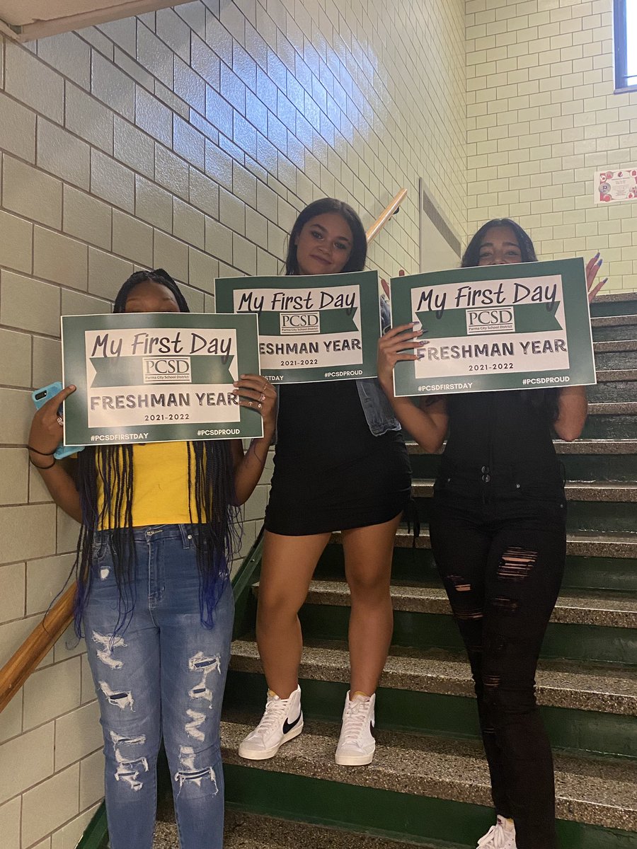 PCSDparmasenior's tweet photo. #PCSDFirstDay #PCSDProud #OneTeamOneFamily https://t.co/GoYlJYFr1Y
