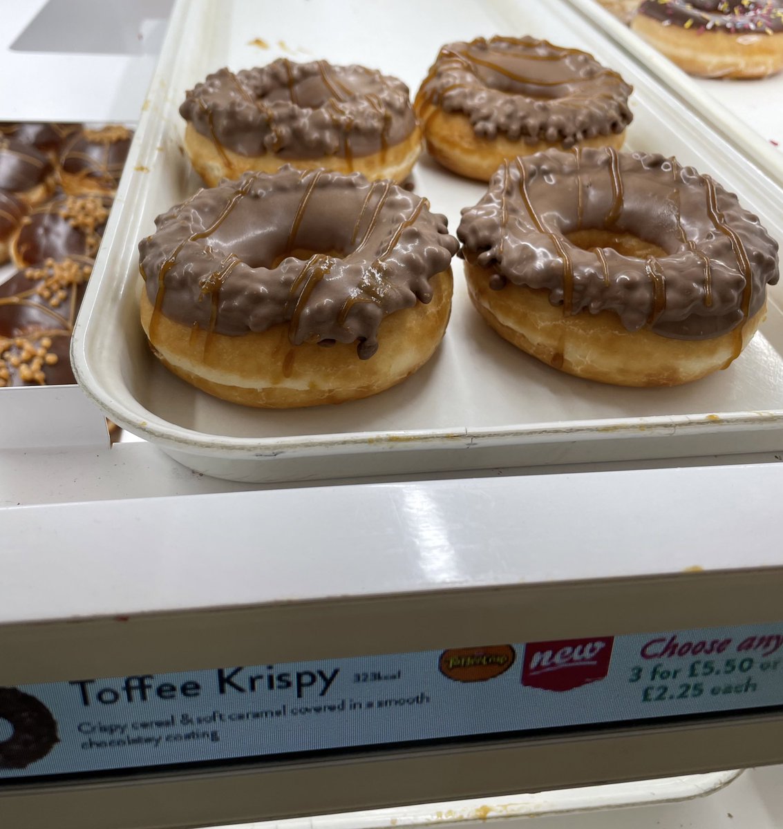 All_Things_New_'s tweet photo. Toffee Crisp x Krispy Kreme! 🍩🤤 @krispykremeUK @NestleUKI #toffeecrisp #chocolate #doughtnut #wellthisisnew https://t.co/d5PfkjCuU9