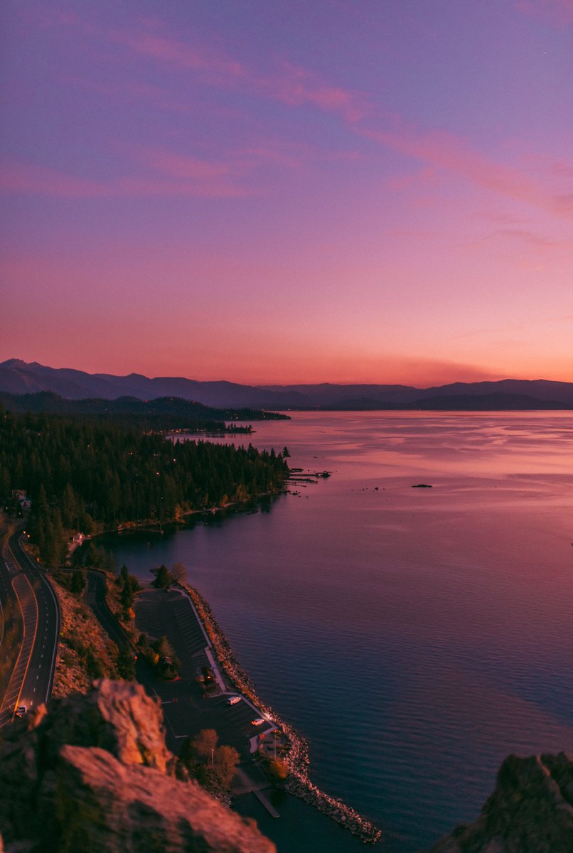 keelpapke's tweet photo. lake tahoe during sunset hits different https://t.co/WZfR8RB5z5