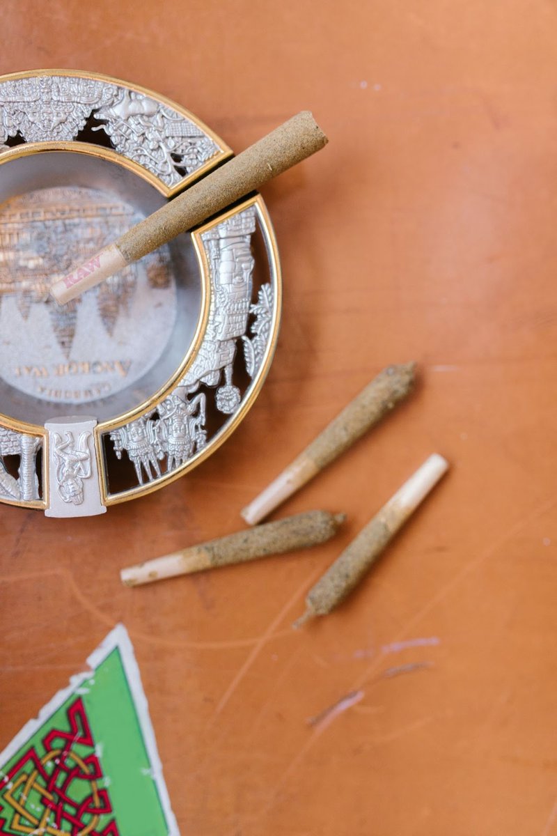 Tell us below what your favourite cannabis accessory is! ⬇️