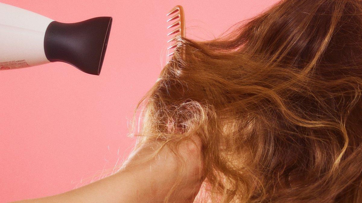 Who doesn’t love a good blow out?! Kind reminder that heat damage can only be prevented, not repaired. Do you use products to protect your locks from the heat? Which ones do you have on rotation?
cur.lt/kkfsliia9