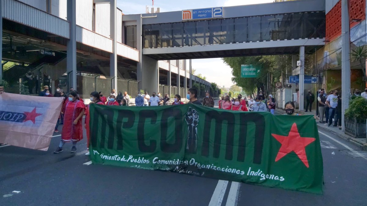 MPCOIMN's tweet photo. Ante la falta de respuesta de las autoridades, los compañeros artesanos se movilizan para que se les atienda, ante la pandemia necesitamos un programa emergente para la reactivación económica de las comunidades indígenas residentes @DanielCamposPl @Claudiashein https://t.co/nX2EQiExsF