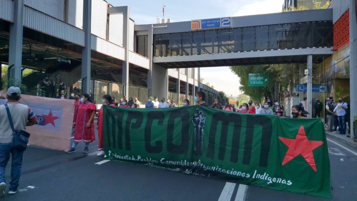 MPCOIMN's tweet photo. Ante la falta de respuesta de las autoridades, los compañeros artesanos se movilizan para que se les atienda, ante la pandemia necesitamos un programa emergente para la reactivación económica de las comunidades indígenas residentes @DanielCamposPl @Claudiashein https://t.co/nX2EQiExsF