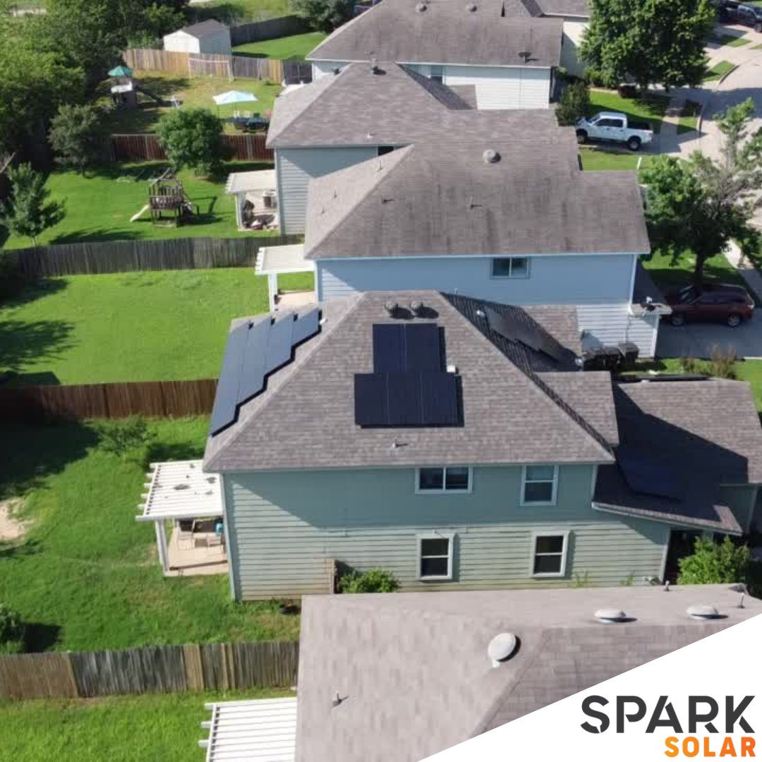 SparkSolar_US's tweet photo. Did you know? Over 780k homes use solar energy just in the state of Texas. Find out how much you can save with solar at https://t.co/a4Q2qcWde0 
.
.
.
#Solar #Texas #TexasHomes #HomeDesign #Home #HomeInspo #DreamHome #EcoFriendly #Fantastic #Sustainable #SustainableLiving #Green https://t.co/XXTxpHPE9O