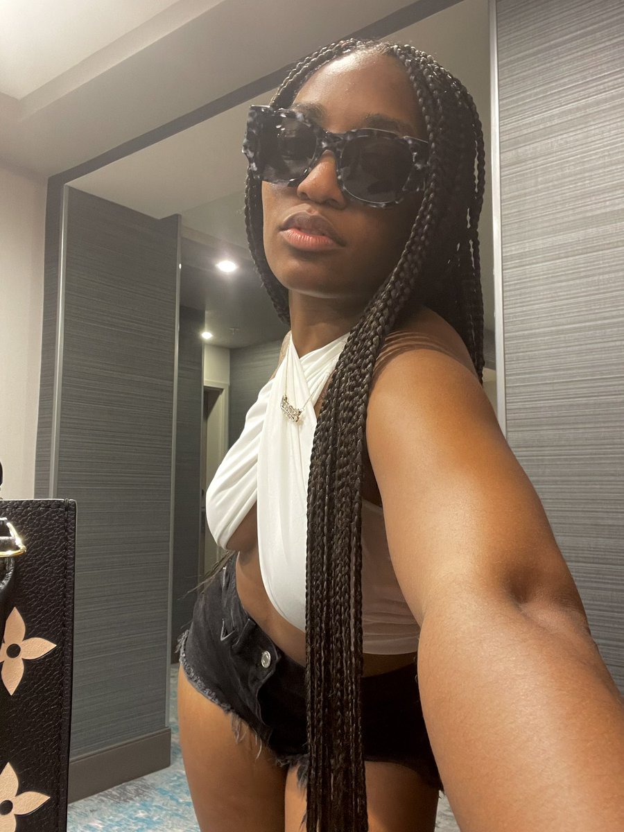reallyleaux's tweet photo. something bout houston had me feeling like a hottie https://t.co/M5gGlhjGfO