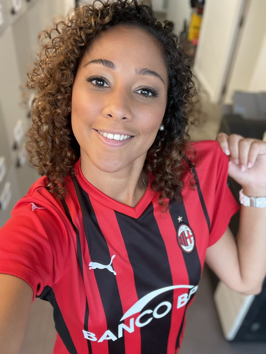 lequipedusoir's tweet image. C’est la rentrée 😍
L’EDS est de retouuuur 🛎
Tellement contents de vous retrouver !!!!

Pour la 1ère journée de Serie A @vsainsily vous offre le maillot du @acmilan ⚽️

RT + FOLLOW @lequipedusoir pour tenter votre chance 🎁
Et rdv dans l’émission pour savoir comment gagner !
