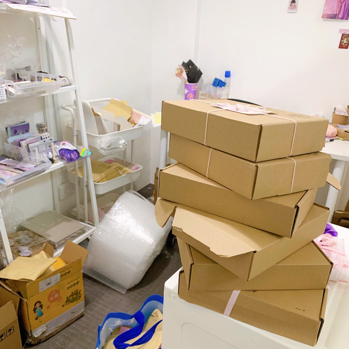 witheveryspring's tweet photo. UPDATES: 

local orders – all mailed! received some today via google form and will mail them this weekend! 

overseas orders – another batch gg out tmr, tracking nos have been sent! i have 1 more batch (30 orders) left!!! thank you for your patience 💗🌷 #wesupdates 🌸 https://t.co/Y3RhGoPw5u