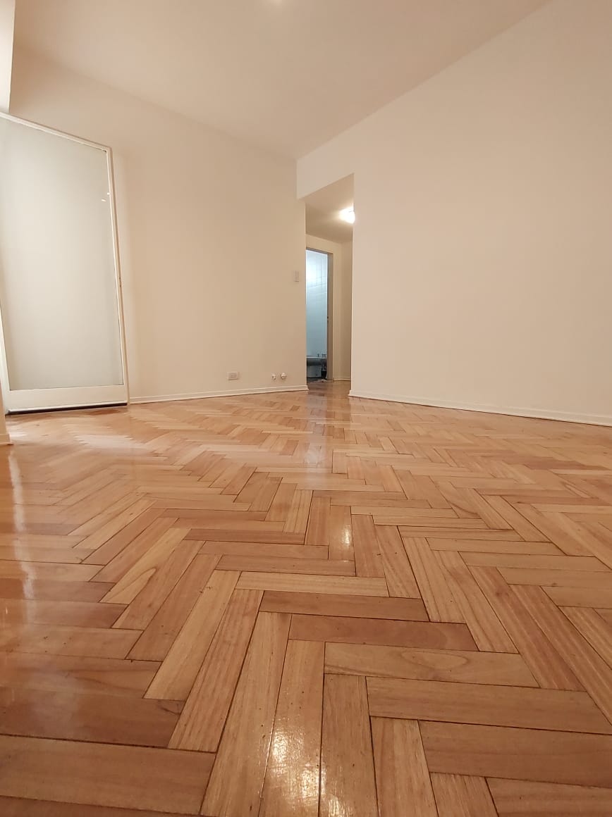 Bueno, vamos a inaugurar el tuiter inmobiliario. Vendo departamento 2 ambientes (36m²) dueño directo, todo renovado muy lindo y luminoso. 75k USD. En CABA, barrio de Liniers, Ramón Falcón y Oliden.
Zona muy tranquila. Compartan!