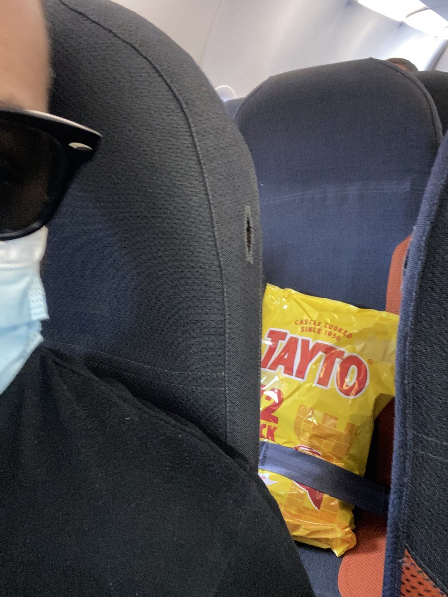 AJogee's tweet photo. I know you shouldn’t stare but would YOU JUST LOOK at the passenger in the seat behind me! #Seat25F https://t.co/eCjDsyAYNd