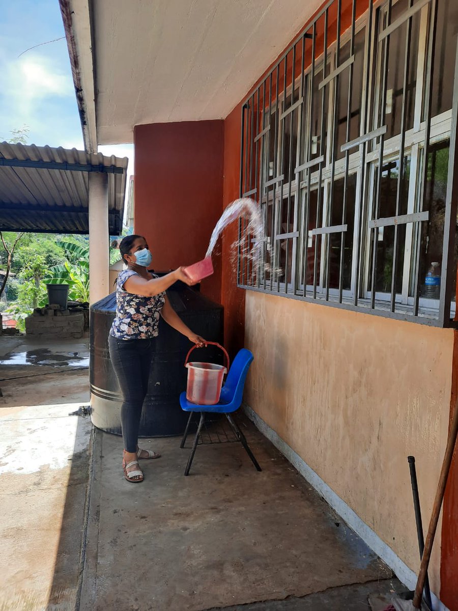 escuela_mas's tweet photo. En la Costa Chica de Guerrero. La sociedad civil y empresas, han abastecido a la Escuela Vasco de Quiroga en Zacualpan, de cubrebocas, internet (2 módems), equipo de cómputo, gel antibacterial. ¡GRACIAS!

#NoTeRindas #CostaChica #Mexico #internet https://t.co/YFm5OcNsnh