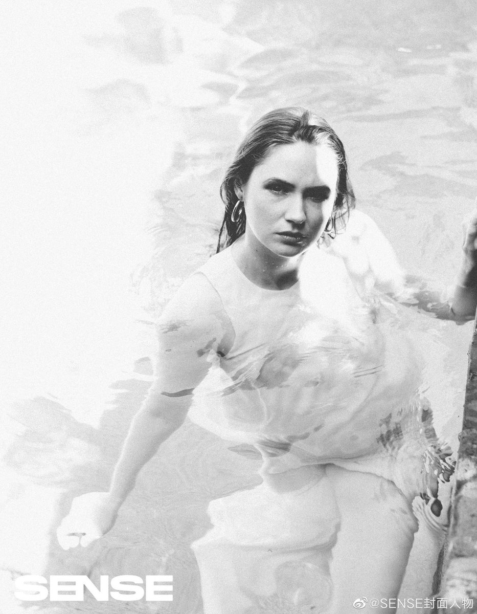 Adoring Karen Gillan (@karengillancom) on Twitter photo 