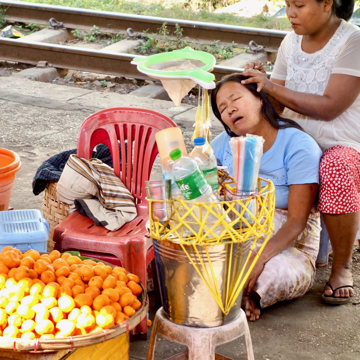 ShopkeeperStory's tweet photo. A street hawker offers her salon services by the railway track in Yangon (Myanmar) https://t.co/UiQ0l9WuE6