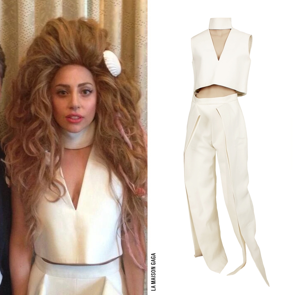LaMaisonGaga_'s tweet photo. Back in Time: for her interview with BBC in London, Gaga wore a triangular cut-out choker crop top and sculptural folded high-waist pants from CSM graduate #MingMa's debut collection!
More: https://t.co/QZPzMonUHP https://t.co/F9iJWUPigx