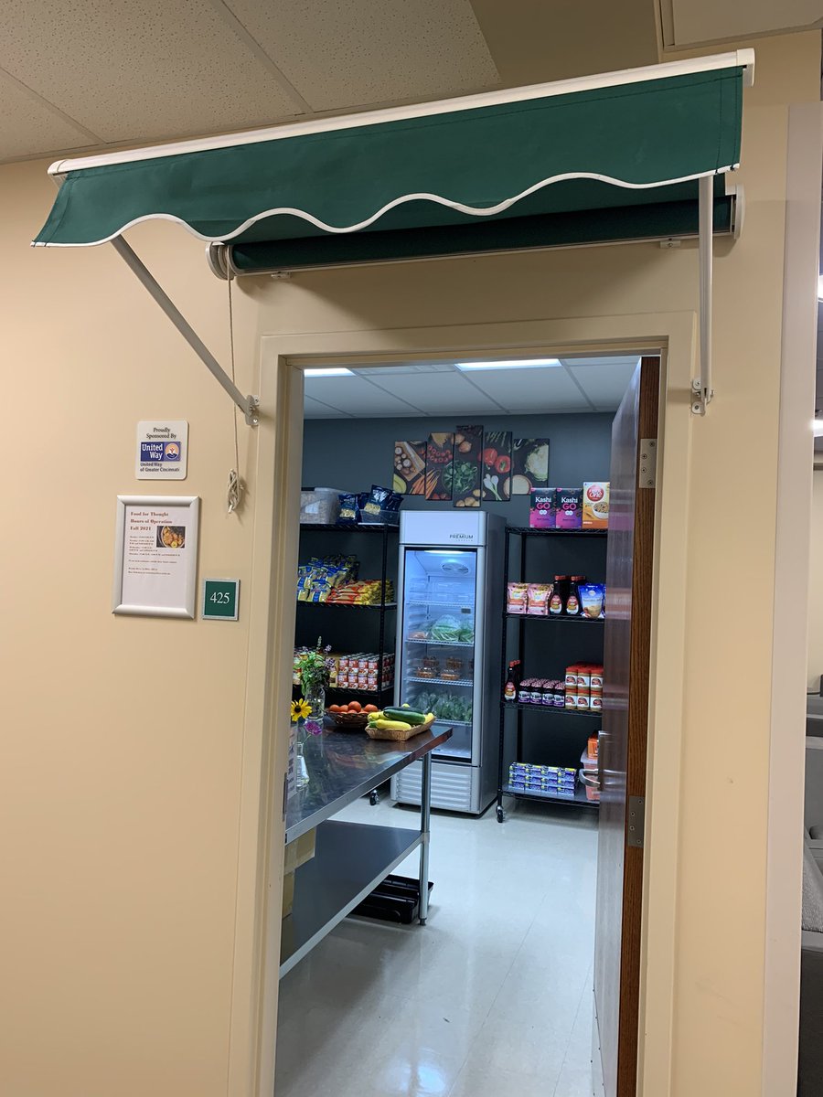 shyratedesco71's tweet photo. Fresh this week at the Ivy Tech Lawrenceburg Food for Thought pantry: tomatoes, peppers, squash, cucumber, carrots, basil, greens donated from the ARCC tower garden and green beans donated from Turtleridge Farms.  Also, nutritional info and recipes from Purdue Extension FoodLink! https://t.co/FGmZerO37S