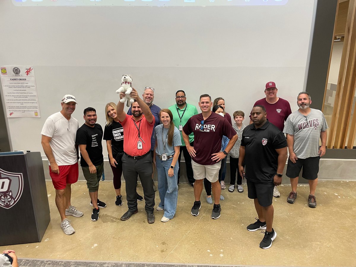 Students join us tomorrow but we are already winning!  CTE &amp; Fine Arts teamed today &amp; won the <a href="/Davenport_HS/">Davenport High School</a> scavenger hunt.  Collaboration is what we do! <a href="/matthewsdeloach/">DeLoach</a> <a href="/Supt_comalisd/">Andrew</a> <a href="/DanceDavenport/">Davenport HS Dance Teams</a> <a href="/PackTheatre/">Davenport HS Pack Theatre</a> <a href="/ArtsDavenport/">Davenport HS Fine Arts</a> <a href="/davenporthsband/">Davenport High School Band and Color Guard</a>