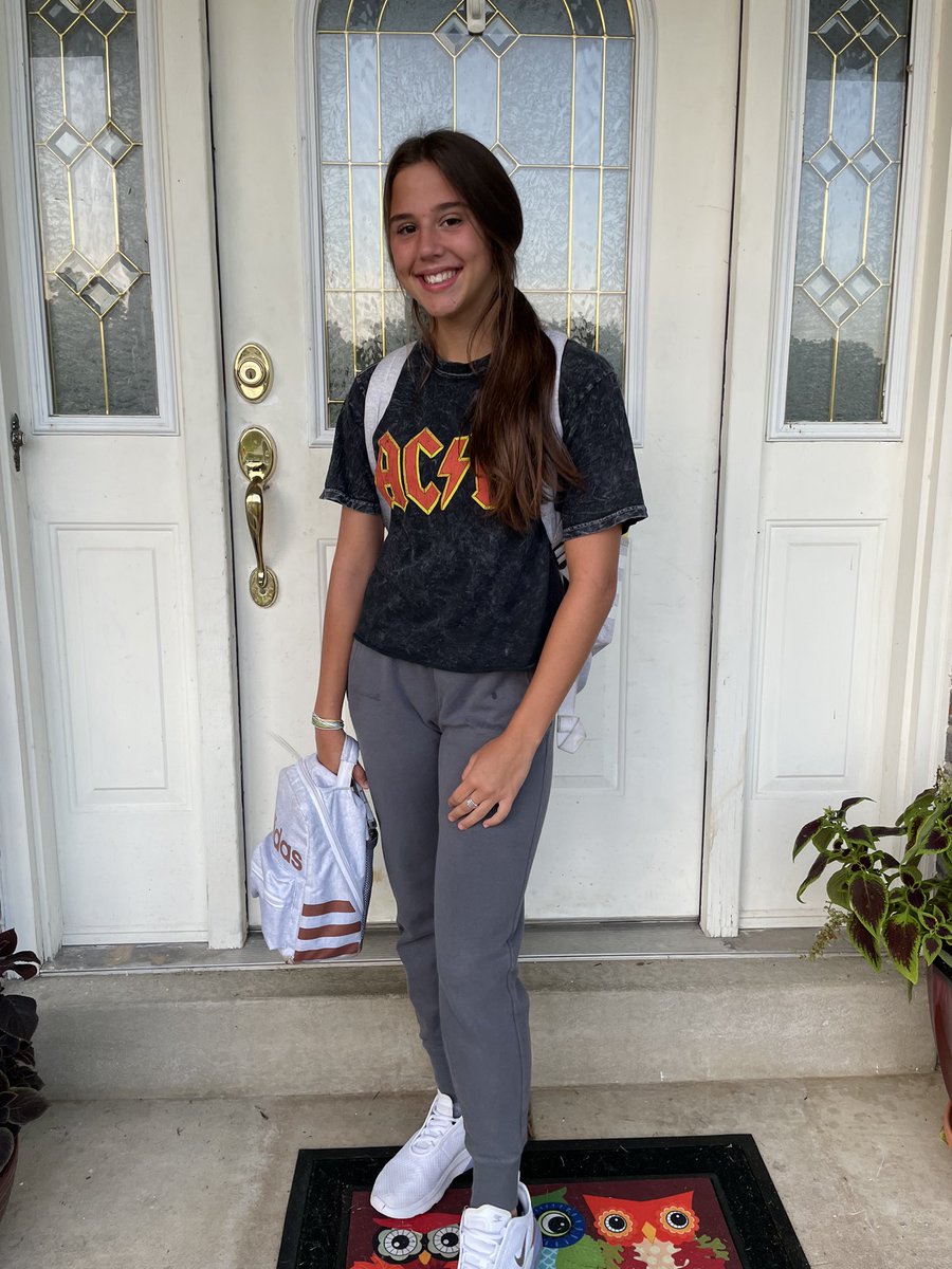 janet_hoff's tweet photo. First Day of Junior Year! #FZNFirstDay2021 https://t.co/JZFiI9qOfT
