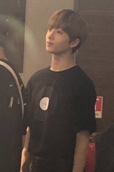 nohyuck_only1's tweet photo. 하ㅠㅠㅠㅠㅠ이거 자기 아이스초코 기다리고 있는 박지성이라고ㅠㅠㅠㅠㅠㅠ넘귀여워서 오열중ㅠㅠㅠㅠㅠㅠ https://t.co/bbecYYJJeY