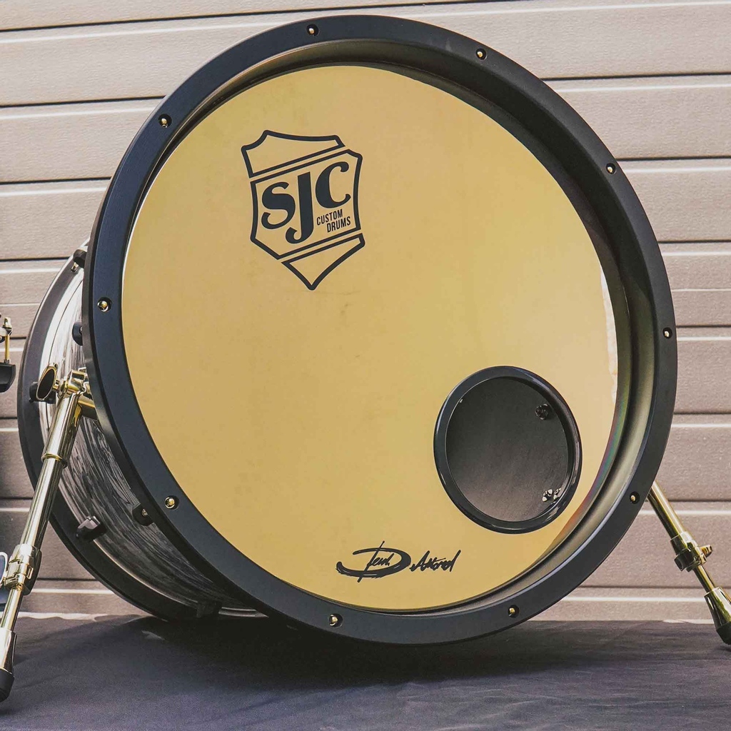 SJCdrums's tweet photo. 🚨NEW RIG ALERT🚨 you may have seen this finish around in our socials before but today we get to share that @devinattard is the proud owner of this classsyyy Ultimate Custom Kit! Be on the lookout for an unboxing video soon 👀 https://t.co/OABMfpJ71d