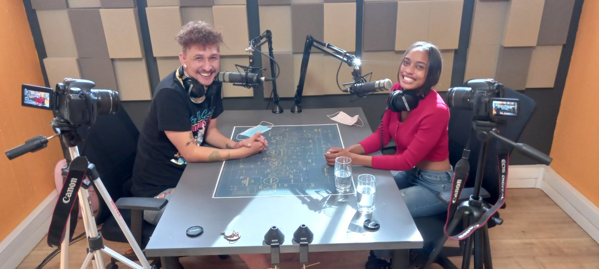 MrLaReeRee's tweet photo. Season 2 loading............ @thecasteryfm 😁😁😁

#PodcastandChill #MaakShabba #podcast #LaReeRee #MaakShabbametLaReeRee #Thecastery https://t.co/WRwVZPD6Hw