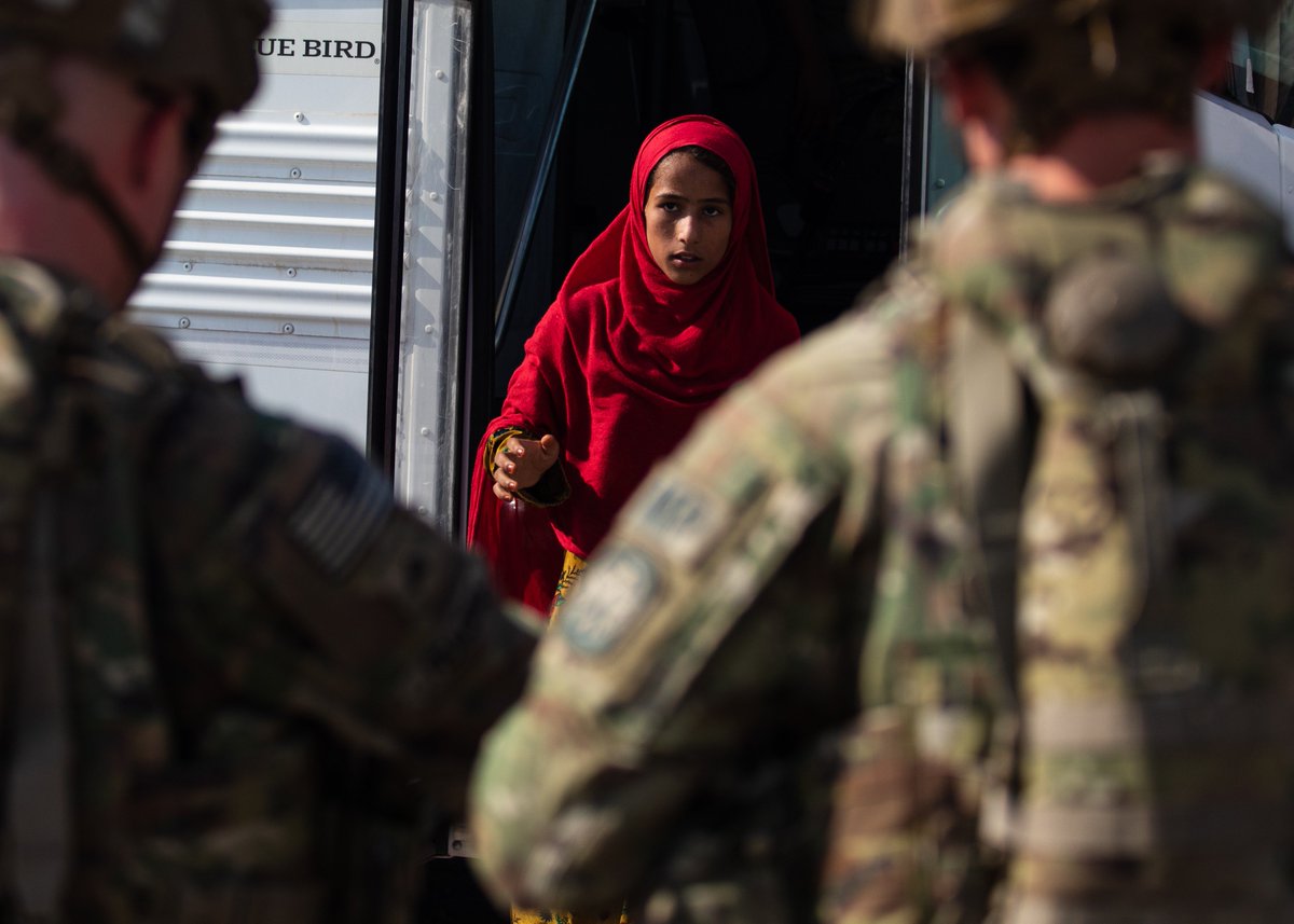 18airbornecorps's tweet photo. Our 16th Military Police Brigade is at Ali Al Saleem Air Base in Kuwait processing Afghan evacuees for onward movement.

From Kabul to Kuwait to Qatar, our Sky Dragon Soldiers are working hard to safely evacuate American citizens and designated Afghans.

#Kabul #Afghanishtan https://t.co/PpmkhIiR66