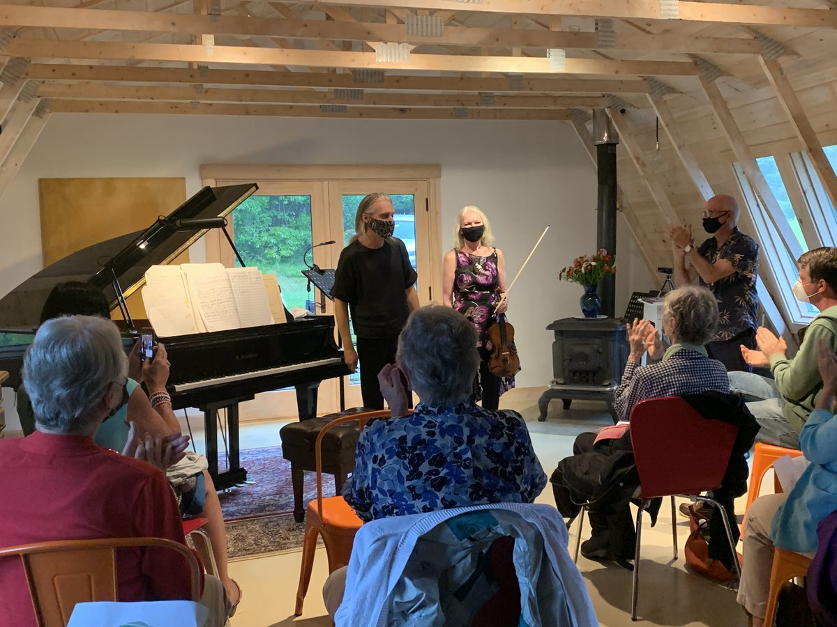 bobsirota's tweet photo. Applauding the wonderful performance of #LaurieCarney and #DavidFriend (@davidfriendpia1) after a successful second #MuzzyRidgeConcert. We are primed to expand this series in Searsmont, Maine next summer! https://t.co/OFfGZZcsMJ