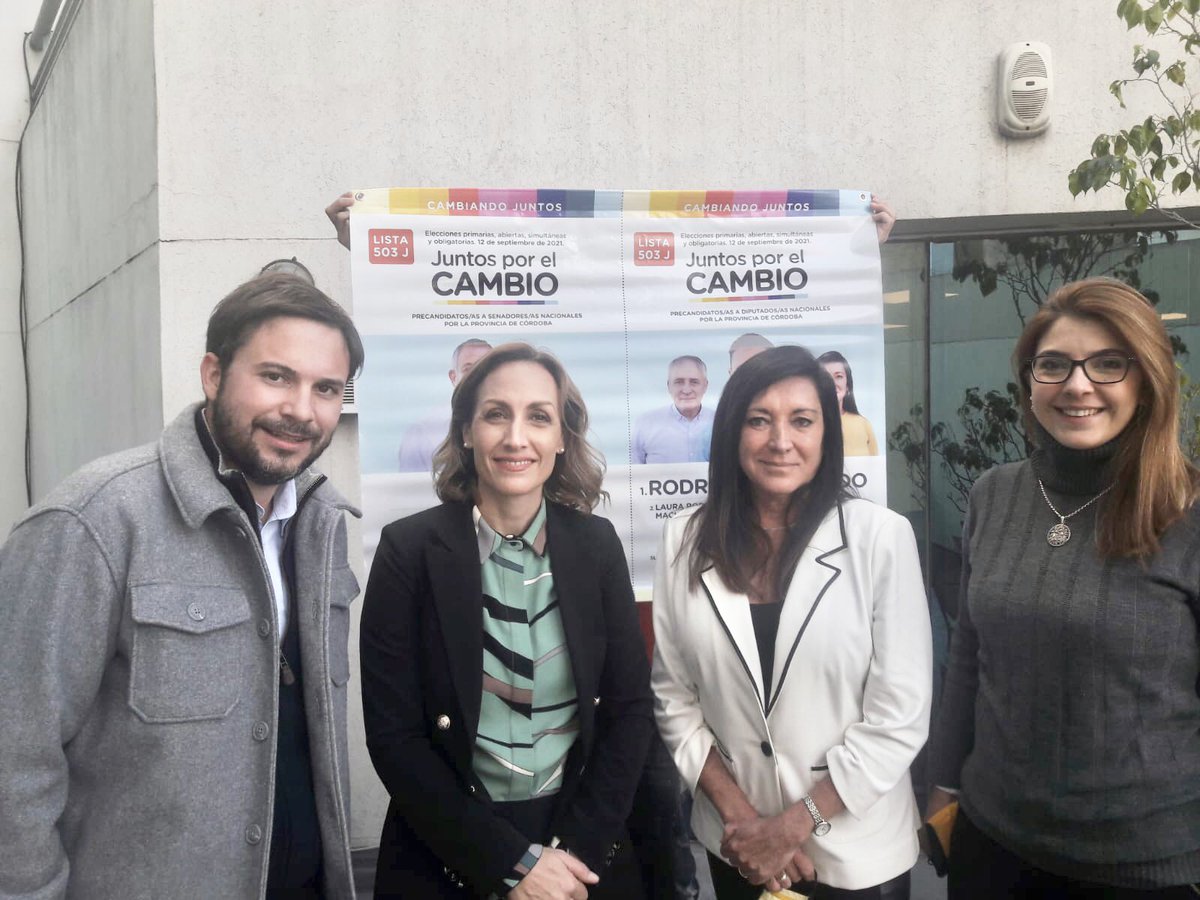JessiRovetto's tweet photo. Hoy gran mañana de trabajo y planificación junto a @florenciarietto y los candidatos de @PROCba de la lista #CambiandoJuntos. 

Con trabajo en equipo, honestidad, coraje y levantando la bandera de la libertad #ElProEstaAca 💛 https://t.co/WgqN9TmkzY