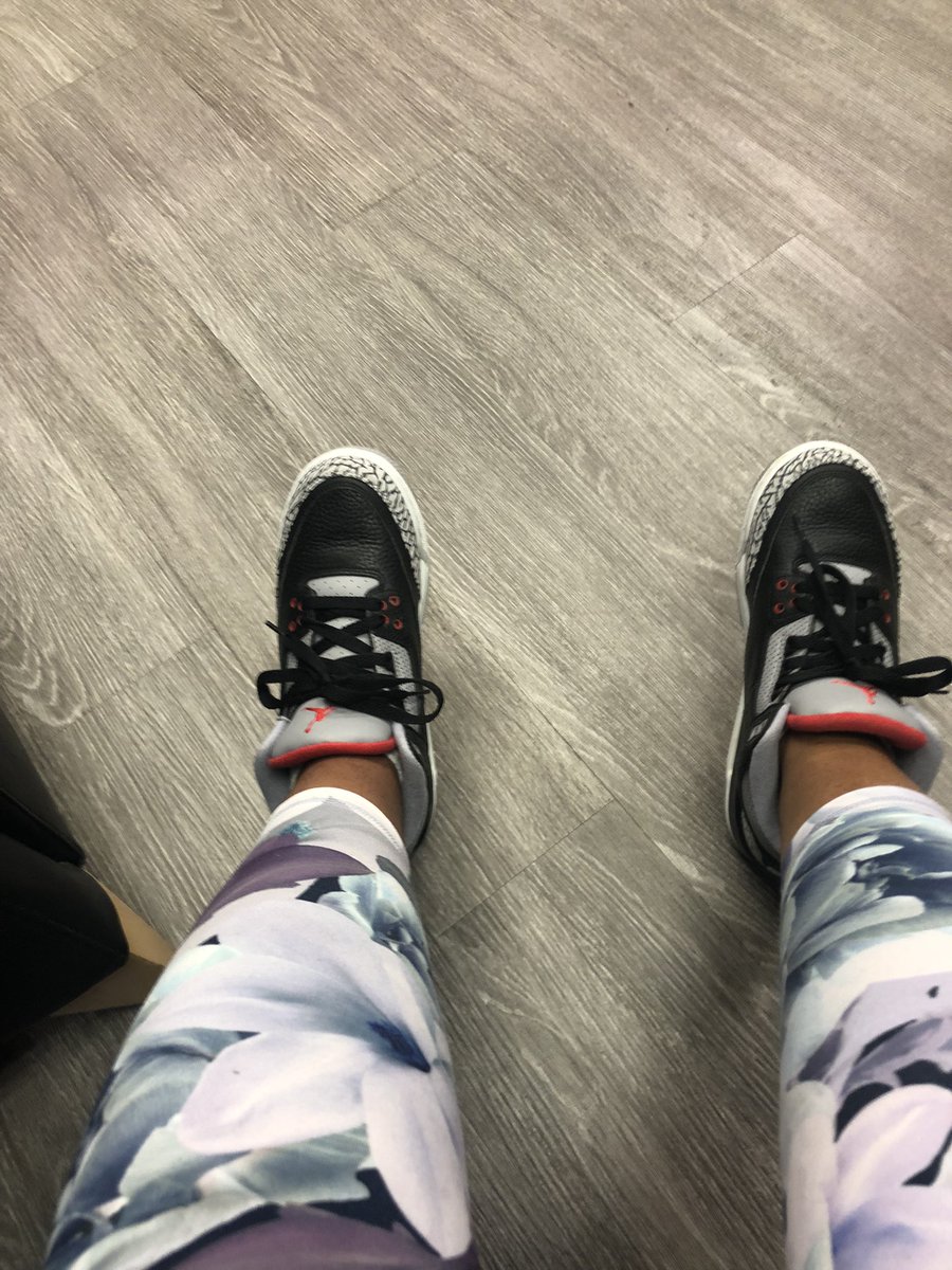TrapRecruiter's tweet photo. Wearing a pair of shoes for the first time in 2 months! It hurt to get the left one on, but I pushed through (down) anyway.
No more #BootBae https://t.co/oIy9trHauA