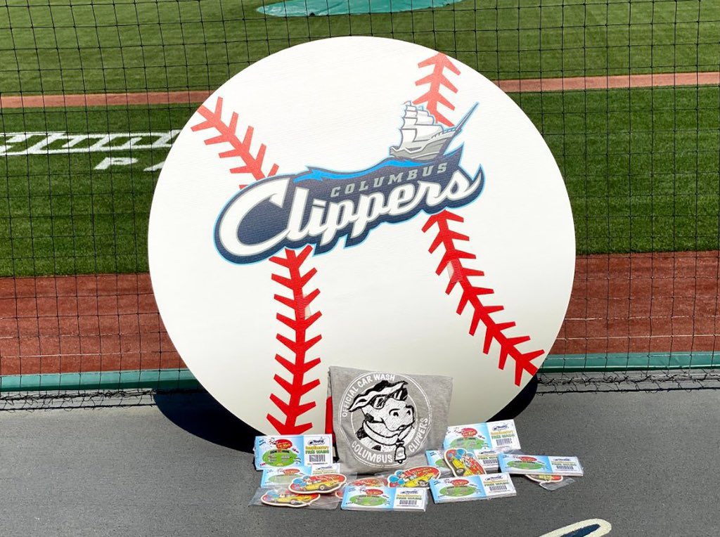 CLBClippers's tweet photo. 🚨Here we go!!!🚨

RETWEET this tweet for a chance to win this Moo Moo prize pack with: a t-shirt, 2 air fresheners, and 4 vouchers for a free Crème de la Crème VIP car wash!
 
1️⃣ winner announced at 6:00pm EST

#ThisShipRocks⚓ | 
@moomoocarwash🐮

Rules: https://t.co/ZPoLBCY0cm https://t.co/DoA3HrYD0O