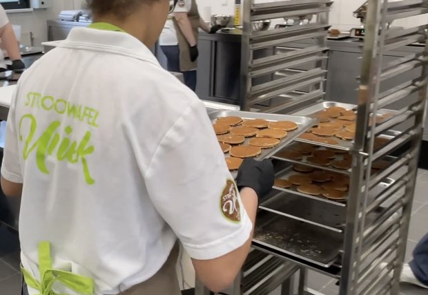 Leerwerk_Uniek's tweet image. Oproep, een Unieke kans!

i.v.m. met groei met de grote vraag naar de sociale #stroopwafels van Stroopwafel Uniek zijn we opzoek naar medewerkers met een achterstand tot de arbeidsmarkt!

Klik hier:
linkedin.com/posts/leerwerk…

Delen van dit bericht wordt zeer op prijs gesteld!