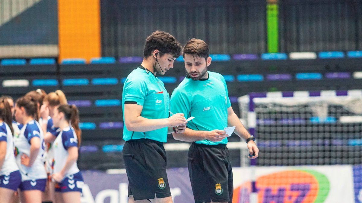 📚 #FormacióFCH | Aquest setembre Curs d’Àrbitre d’Handbol!
 
👉🏼 L’Àrea de Formació del Comitè Català d’àrbitres ha convocat un curs d’Àrbitre per aquest mes de setembre.

➕ info: bit.ly/3kb25Io

#️⃣ #HandbolCatalà